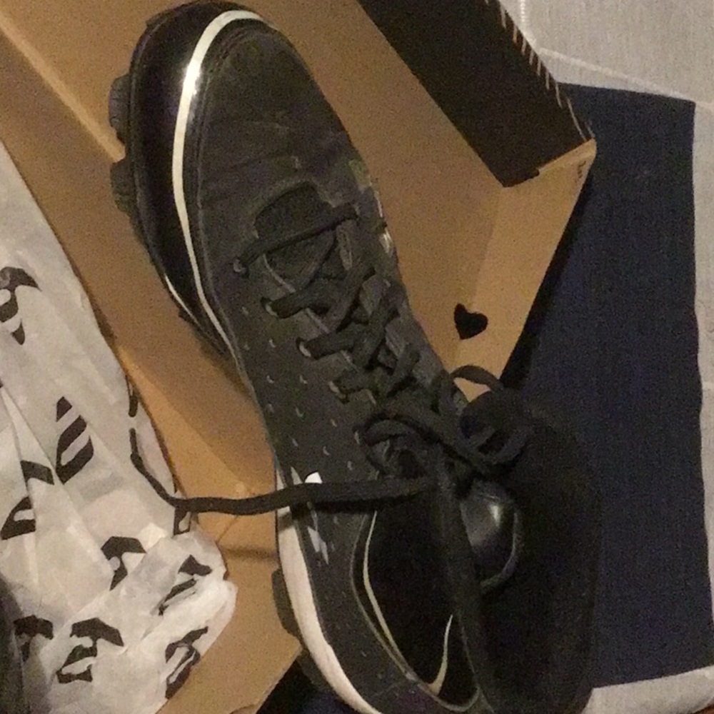 Men’s Under Amour baseball cleats